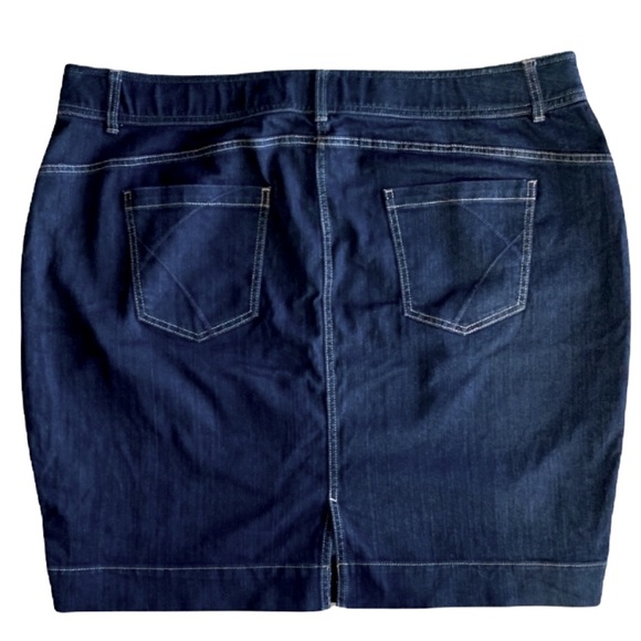 28w Lane Bryant Denim Pencil Skirt ✏️with Button Detail - Picture 5 of 17